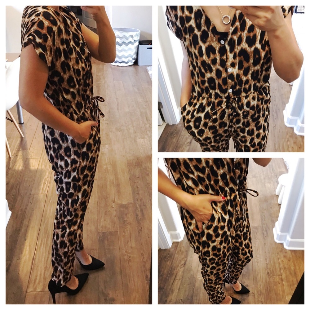 ✨HP✨Leopard print jumpsuit - Picture 4 of 5
